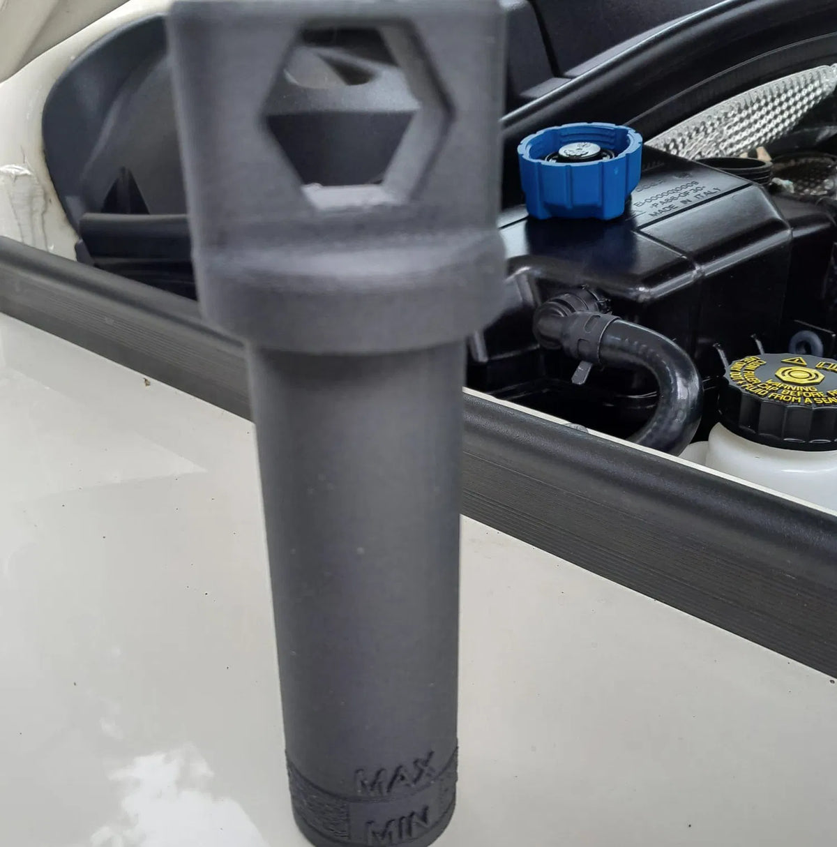 Pressure coolant level check gauge