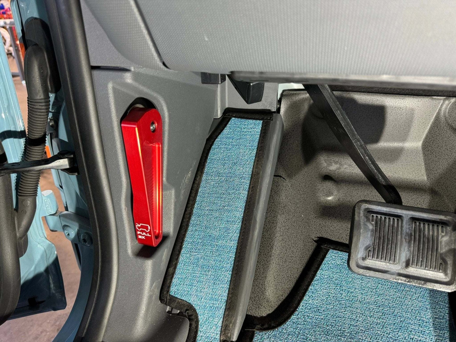 Grenadier Hood Release Handle BLACK