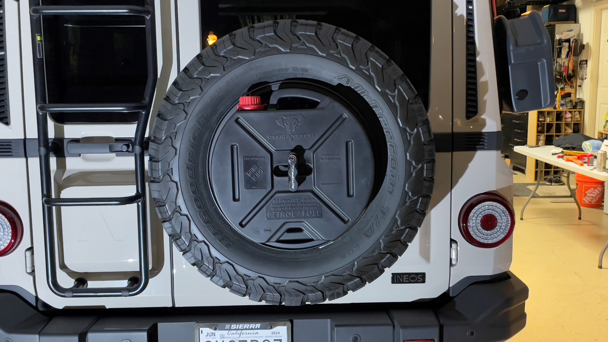 8.5 Liters Rounded Fuel Can - Image 3